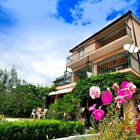פלוצ'ה Apartments Franic מראה חיצוני תמונה
