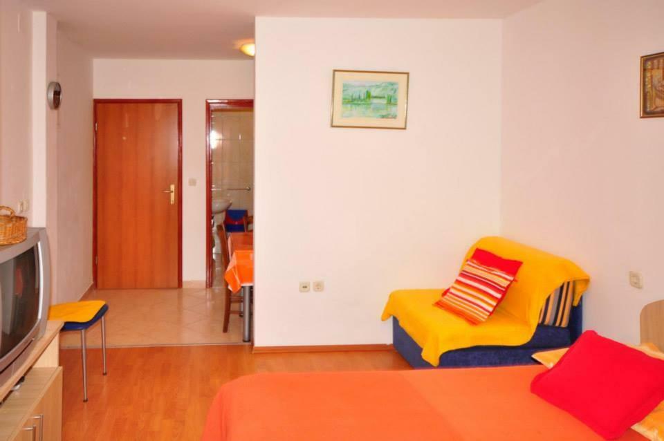 פלוצ'ה Apartments Franic מראה חיצוני תמונה