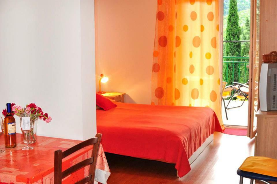 פלוצ'ה Apartments Franic מראה חיצוני תמונה